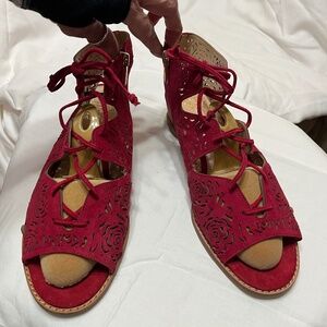 NEW! Vince Camuto Gladiator Sandals